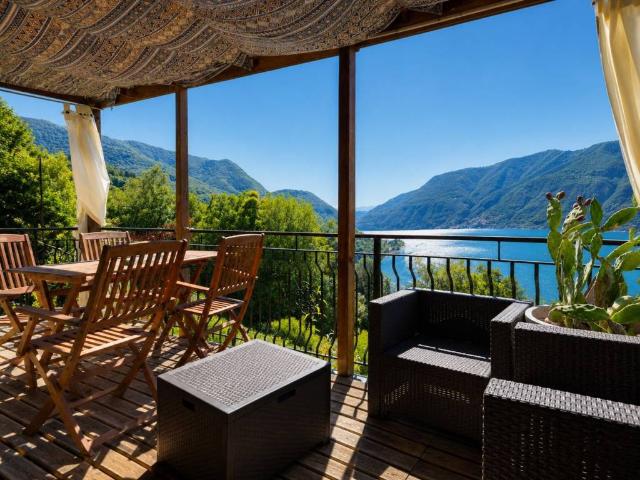 Villa Indipendente in vendita a Palanzo, Faggeto Lario