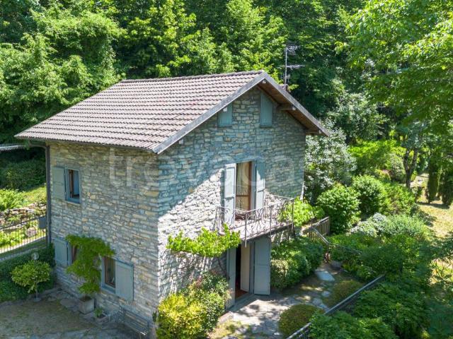 Villa Indipendente in vendita a Faggeto Lario, Lombardia