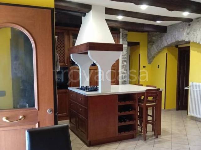 Villa Indipendente in vendita a Faggeto Lario, Lombardia