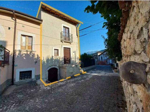 Villa Indipendente in vendita a Pedicciano, Abruzzo