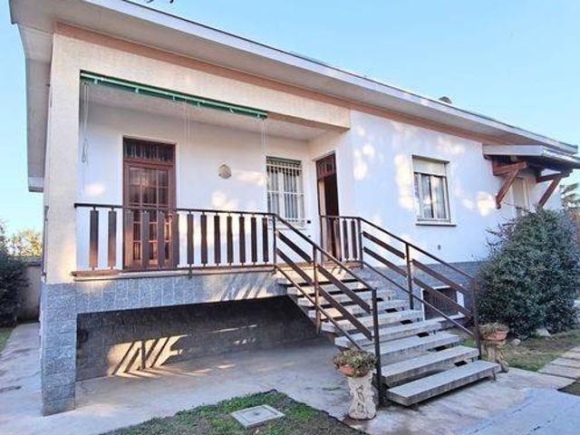 Villa Indipendente in vendita a Fagnano Olona, Lombardia