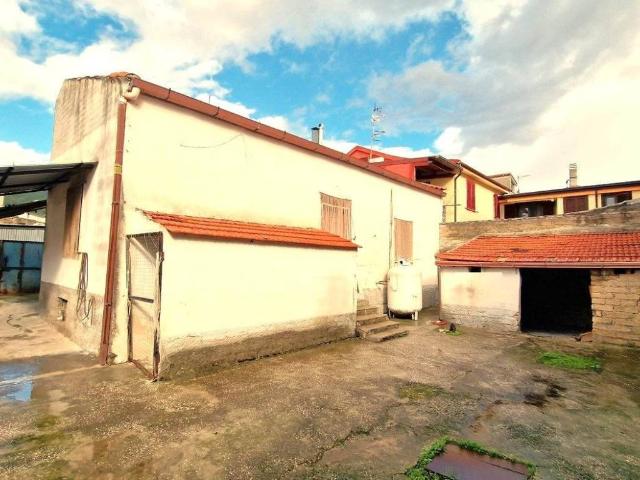 Villa Indipendente in vendita a Falciano del Massico, Caserta