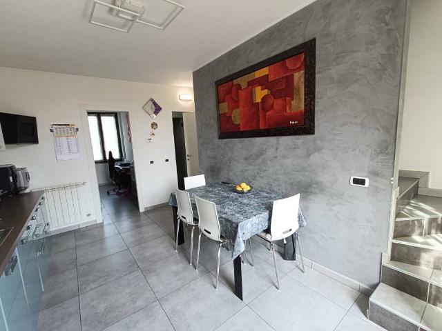 Villa Indipendente in vendita a Bernasca, Camnago Faloppia