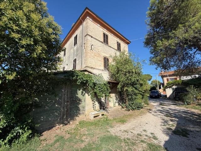Villa Indipendente in vendita a Rosciano, Marche
