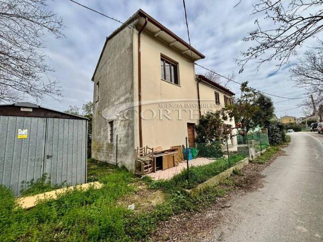 Villa Indipendente in vendita a Carrara, Marche