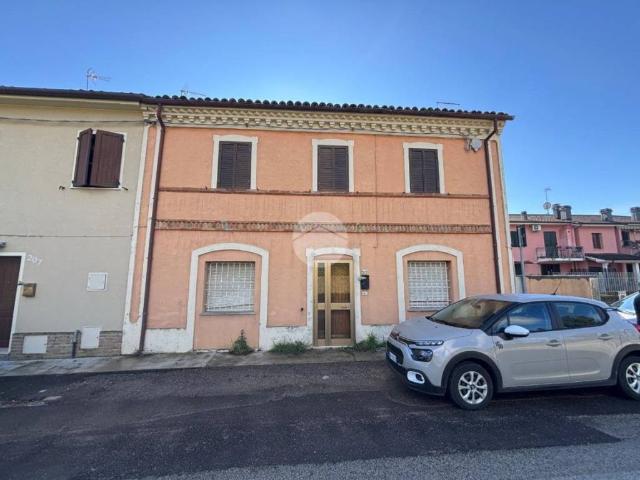 Villa Indipendente in vendita a Carrara, Marche