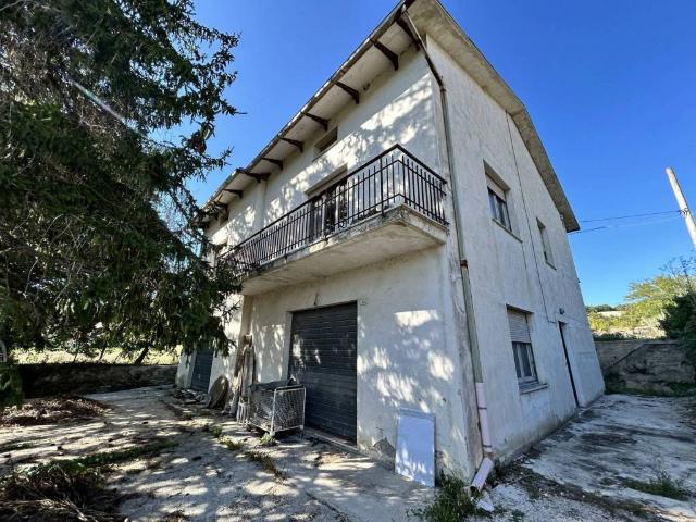 Villa Indipendente in vendita a Villa Mazza, Fano