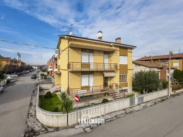 Villa Indipendente in vendita a Fano 2, Marche