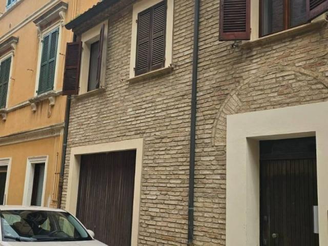 Villa Indipendente in vendita a Centro storico, Marche