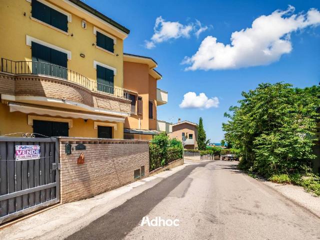 Villa Indipendente in vendita a Paleotta, Marche