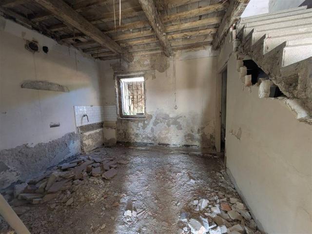 Villa Indipendente in vendita a Carrara, Marche