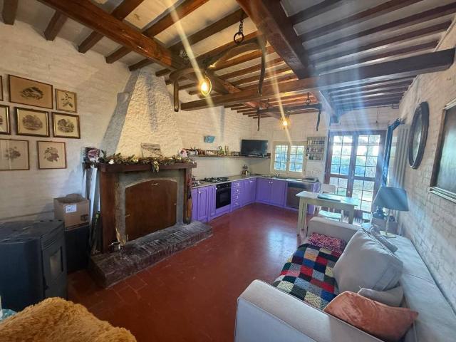 Villa Indipendente in vendita a Carrara, Marche