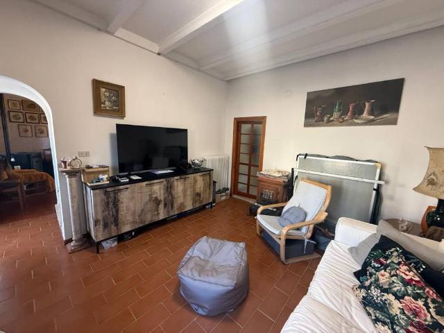 Villa Indipendente in vendita a Carrara, Marche