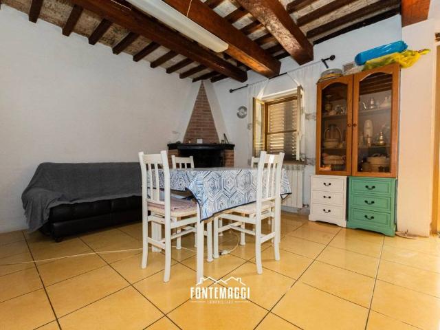 Villa Indipendente in vendita a Carrara, Marche