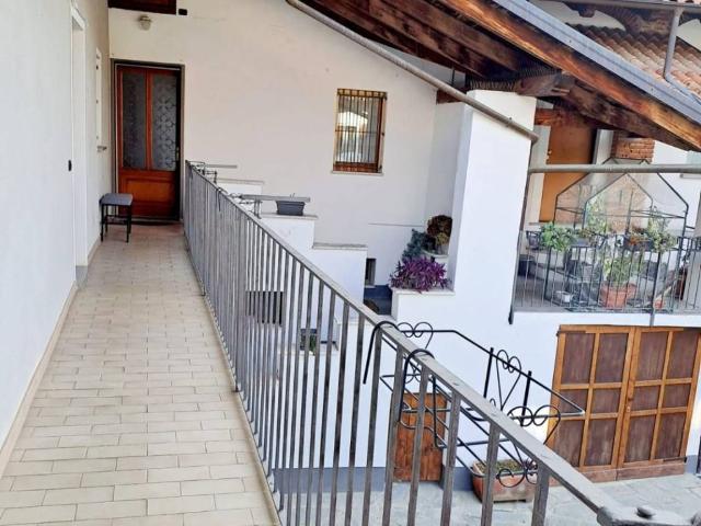 Villa Indipendente in vendita a Fara Novarese, Novara
