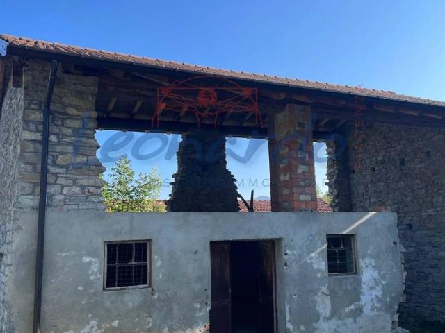 Villa Indipendente in vendita a Lobbia, Farini