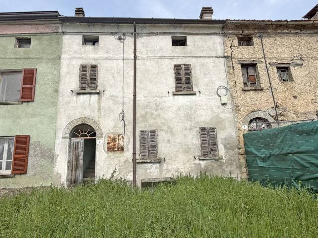 Villa Indipendente in vendita a Farini D'olmo, Reggio Emilia