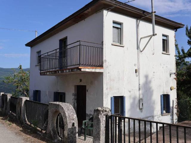 Villa Indipendente in vendita a Farini D'olmo, Reggio Emilia