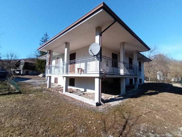 Villa Indipendente in vendita a Farini D'olmo, Reggio Emilia