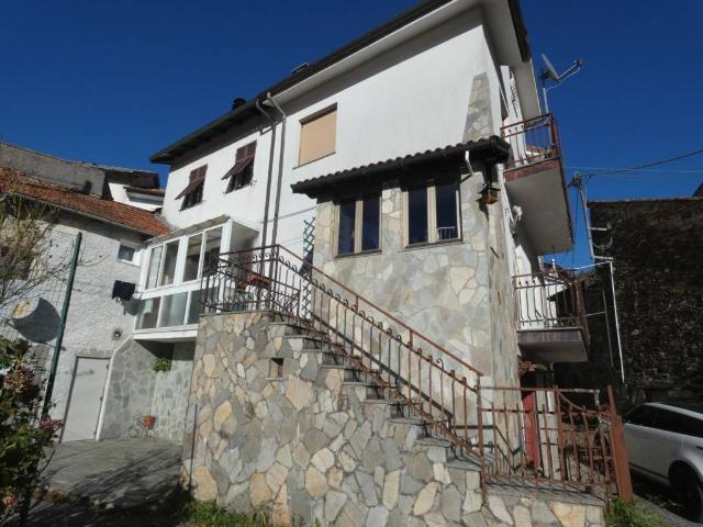 Villa Indipendente in vendita a Fascia, Liguria