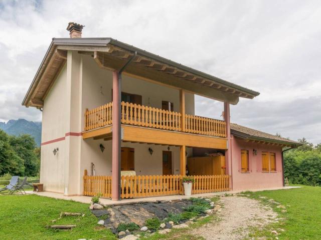 Villa Indipendente in vendita a Feltre, Veneto