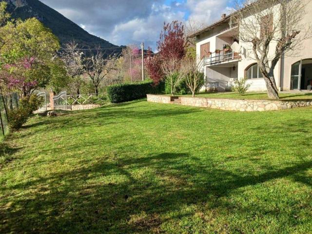Villa Indipendente in vendita a Ferentillo, Umbria