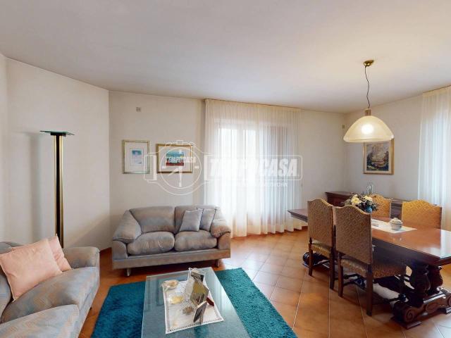 Villa Indipendente in vendita a Tirassegno, Marche