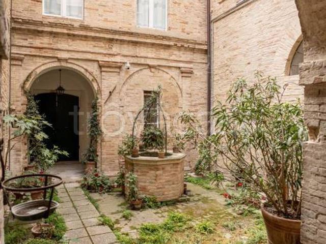 Villa Indipendente in vendita a Tirassegno, Marche