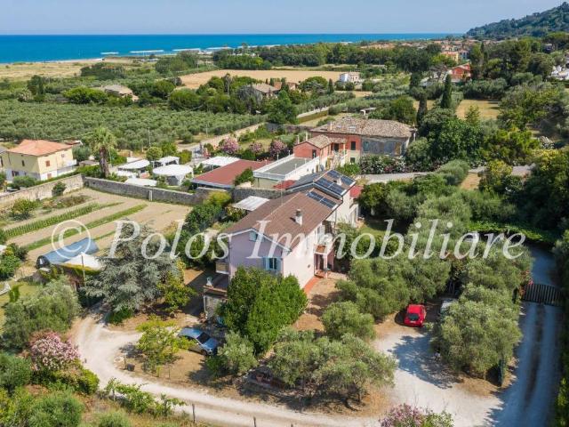 Villa Indipendente in vendita a Santa Maria a Mare, Marche