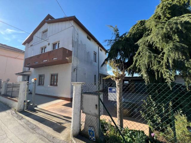 Villa Indipendente in vendita a Molini di Tenna, Fermo