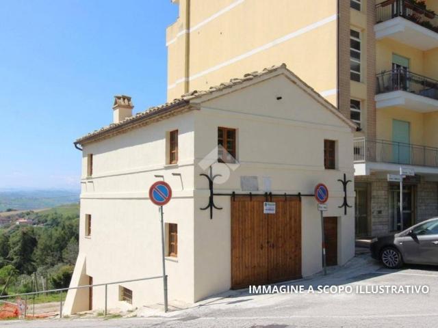 Rustico in vendita a Tirassegno, Marche