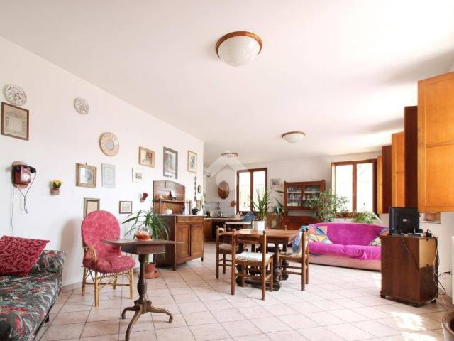 Villa Indipendente in vendita a Tirassegno, Marche