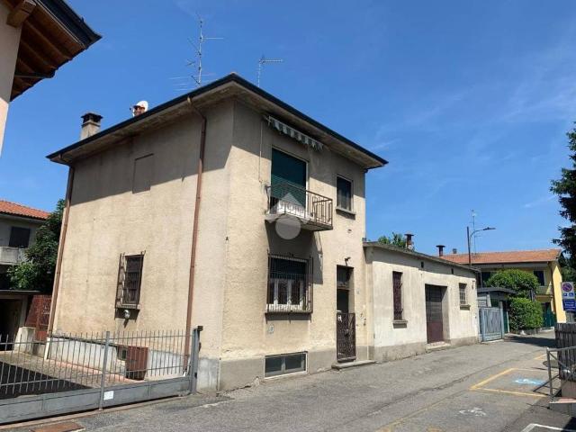 Villa Indipendente in vendita a Ferno, Lombardia