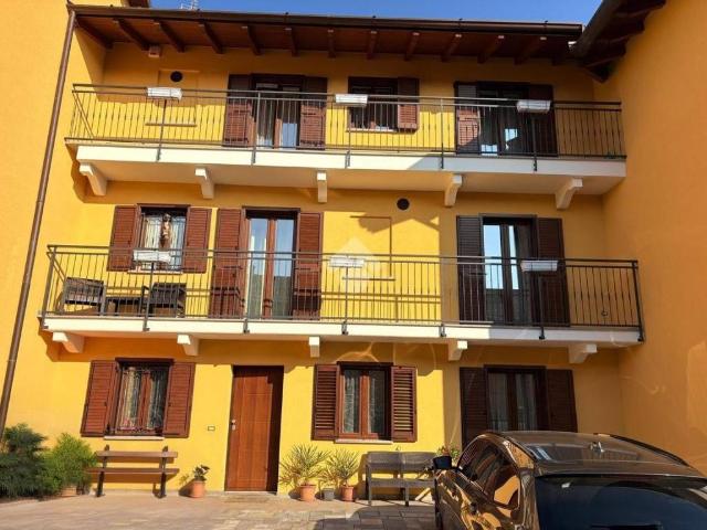 Villa Indipendente in vendita a Ferno, Lombardia
