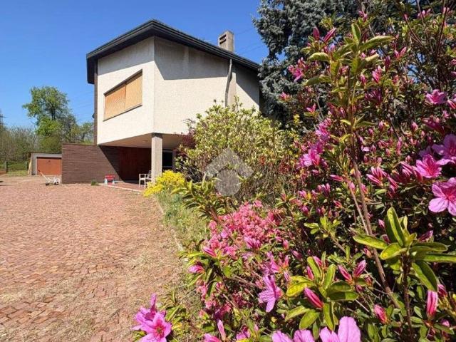 Villa Indipendente in vendita a Lonate Pozzolo, Lombardia