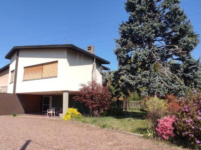 Villa Indipendente in vendita a Lonate Pozzolo, Lombardia