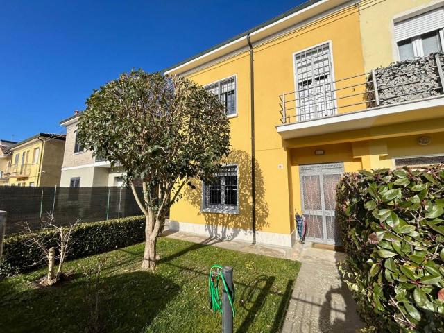 Villa Indipendente in vendita a Ferrara, Reggio Emilia
