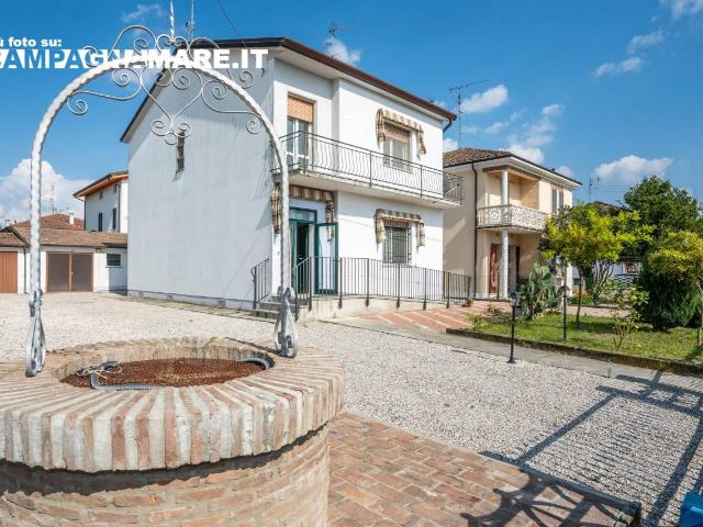 Villa Indipendente in vendita a Ferrara, Reggio Emilia