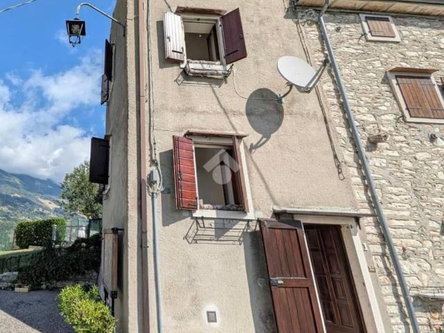 Villa Indipendente in vendita a Fraine di Sotto, Ferrara di Monte Baldo