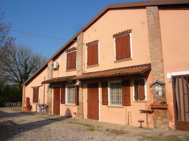 Villa Indipendente in vendita a Ferrara, Reggio Emilia