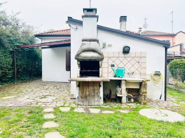 Villa Indipendente in vendita a Ferrara, Reggio Emilia