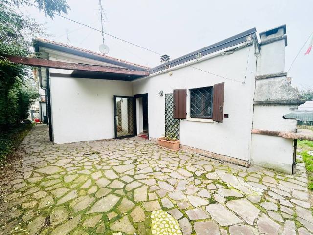 Villa Indipendente in vendita a Ferrara, Reggio Emilia