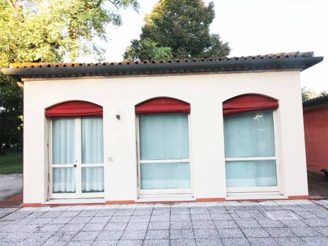 Villa Indipendente in vendita a Ferrara, Reggio Emilia