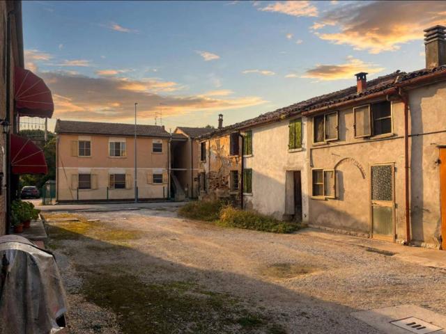 Villa Indipendente in vendita a Ferrara, Reggio Emilia