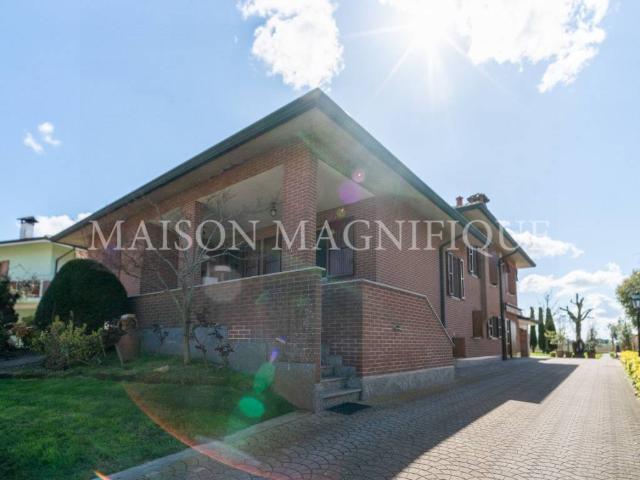 Villa Indipendente in vendita a Ferrara, Reggio Emilia