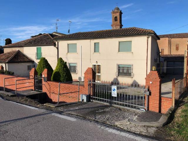 Villa Indipendente in vendita a Ferrara, Reggio Emilia