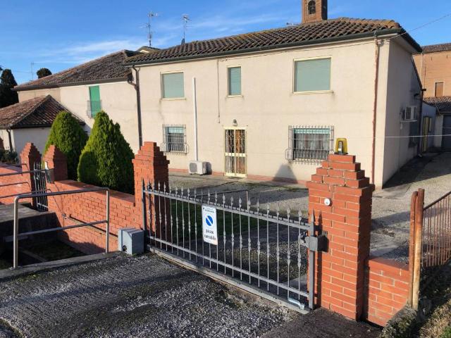 Villa Indipendente in vendita a Ferrara, Reggio Emilia