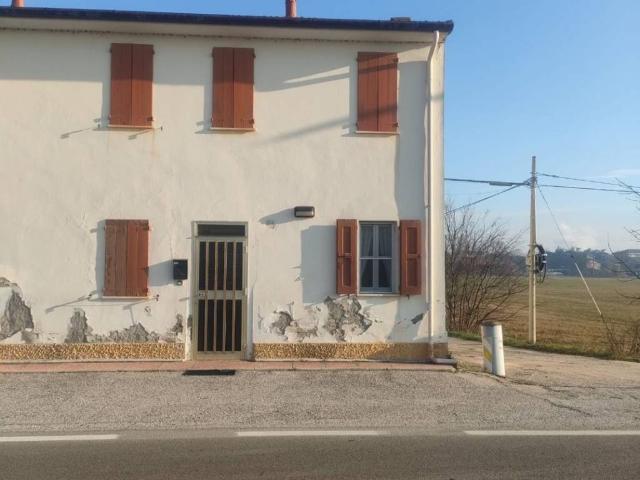Villa Indipendente in vendita a Ferrara, Reggio Emilia