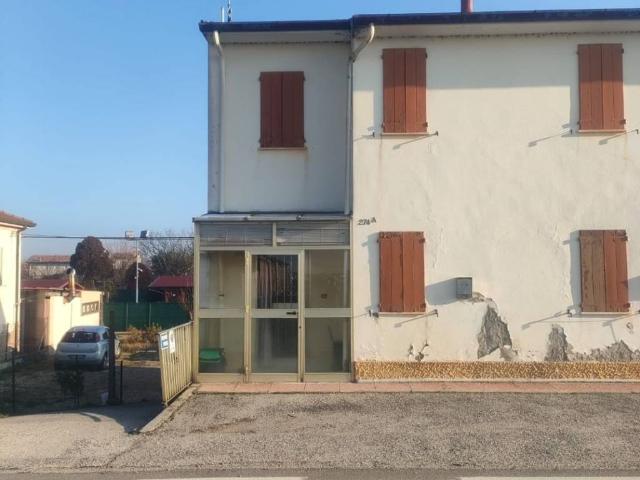 Villa Indipendente in vendita a Ferrara, Reggio Emilia