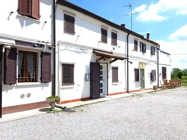 Villa Indipendente in vendita a Ferrara, Reggio Emilia
